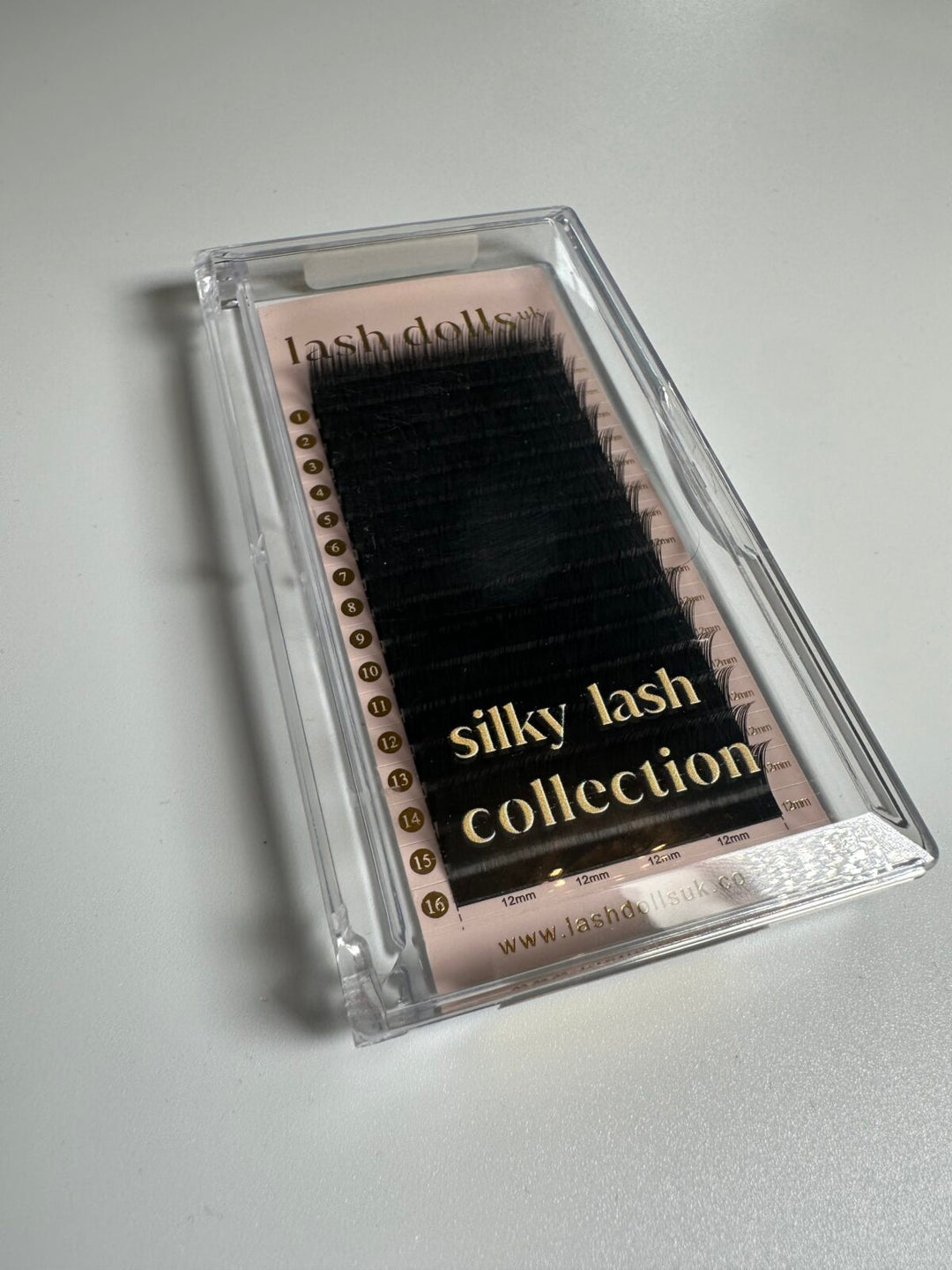 Lash Dolls UK Silky Volume Lash Extensions - Plastic Trays - LASH LEGACY